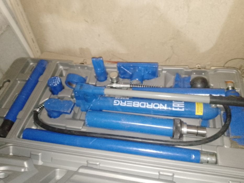 домкрат продам срошно