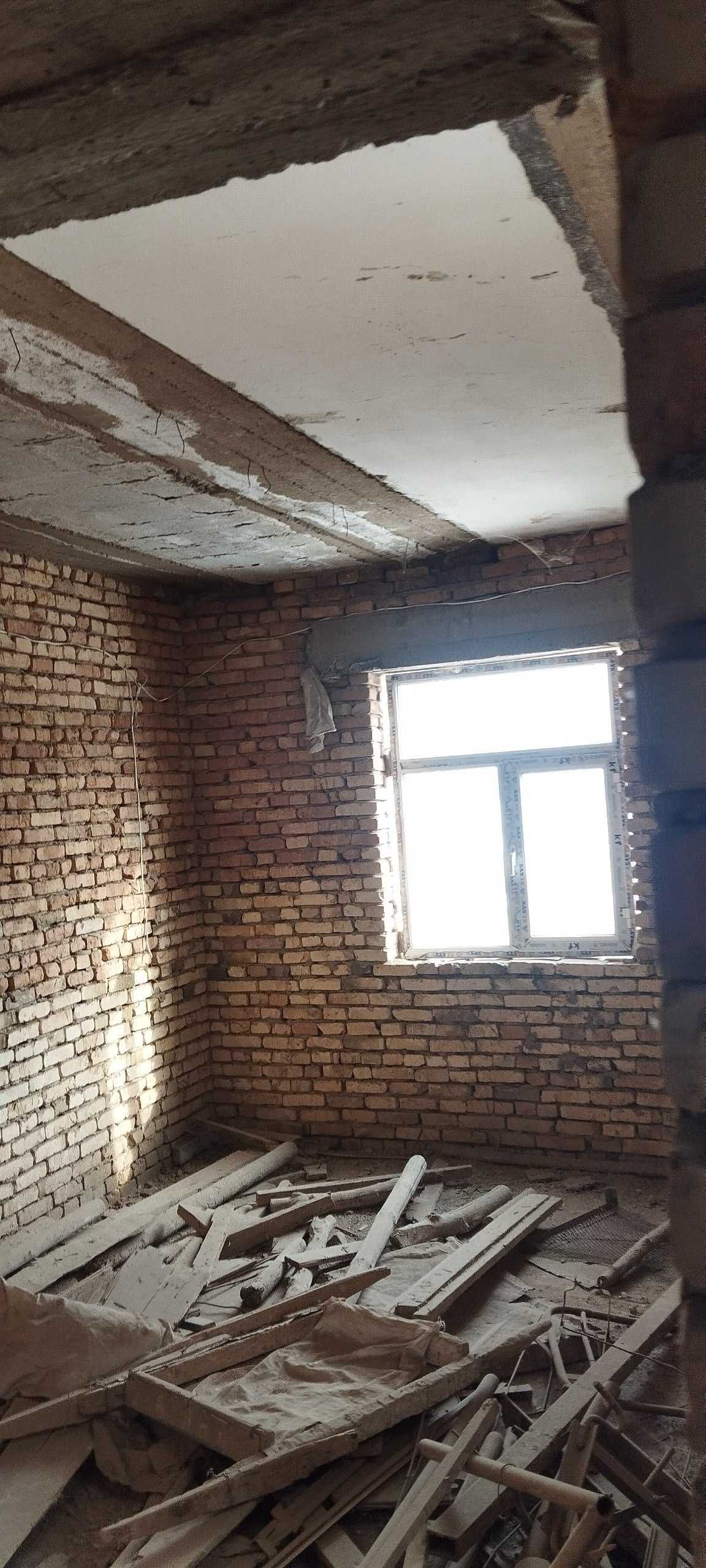 Продам здание (1 этаж - магазин, 2-этаж - квартира, 3-й этаж-мансарда)