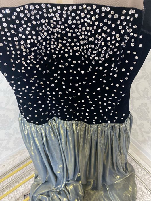 Koylak vecherni toylarga uzun bolib turadi perchatkasi va uzun romoli