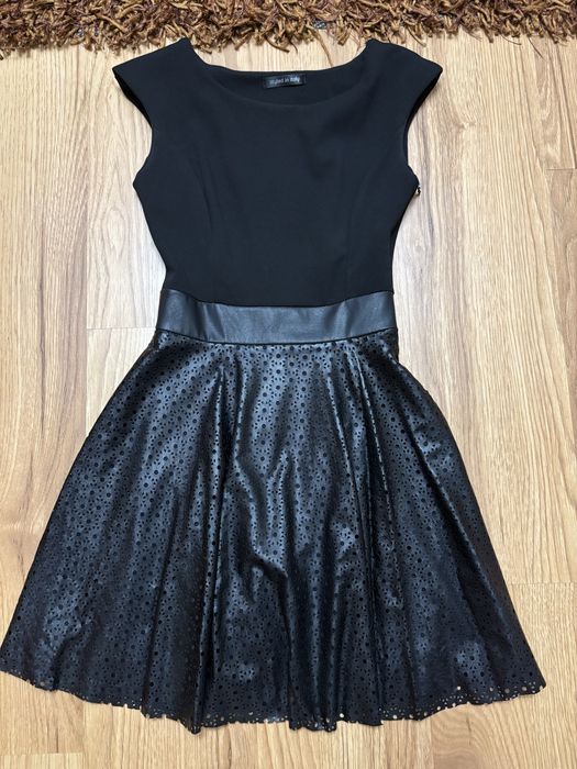 Рокля с кожена пола