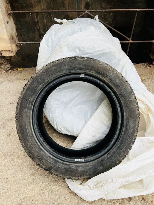 Продам шины размер 18 зимние