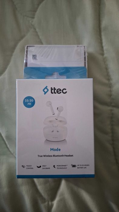 Продавам чисто нов, запечатан Samsung Galaxy A16 слушалки + протектор