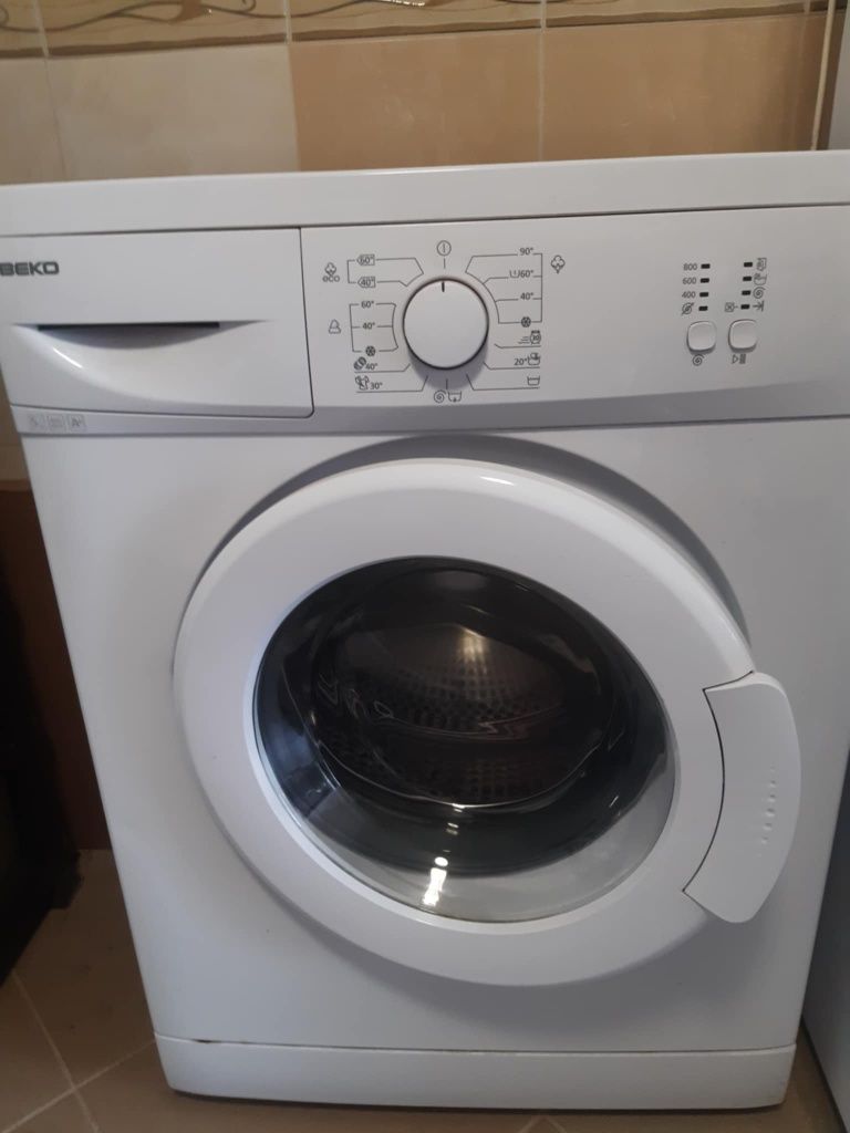 Продавам запазена пералня Beko EV 5800+Y