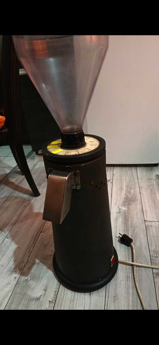 Професионална кафемелачка