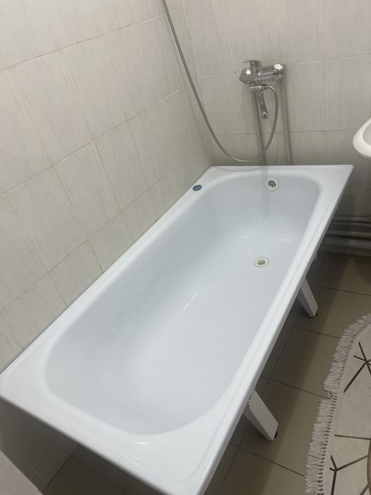 Продам ванну и раковину. 15 мкр 999 дом