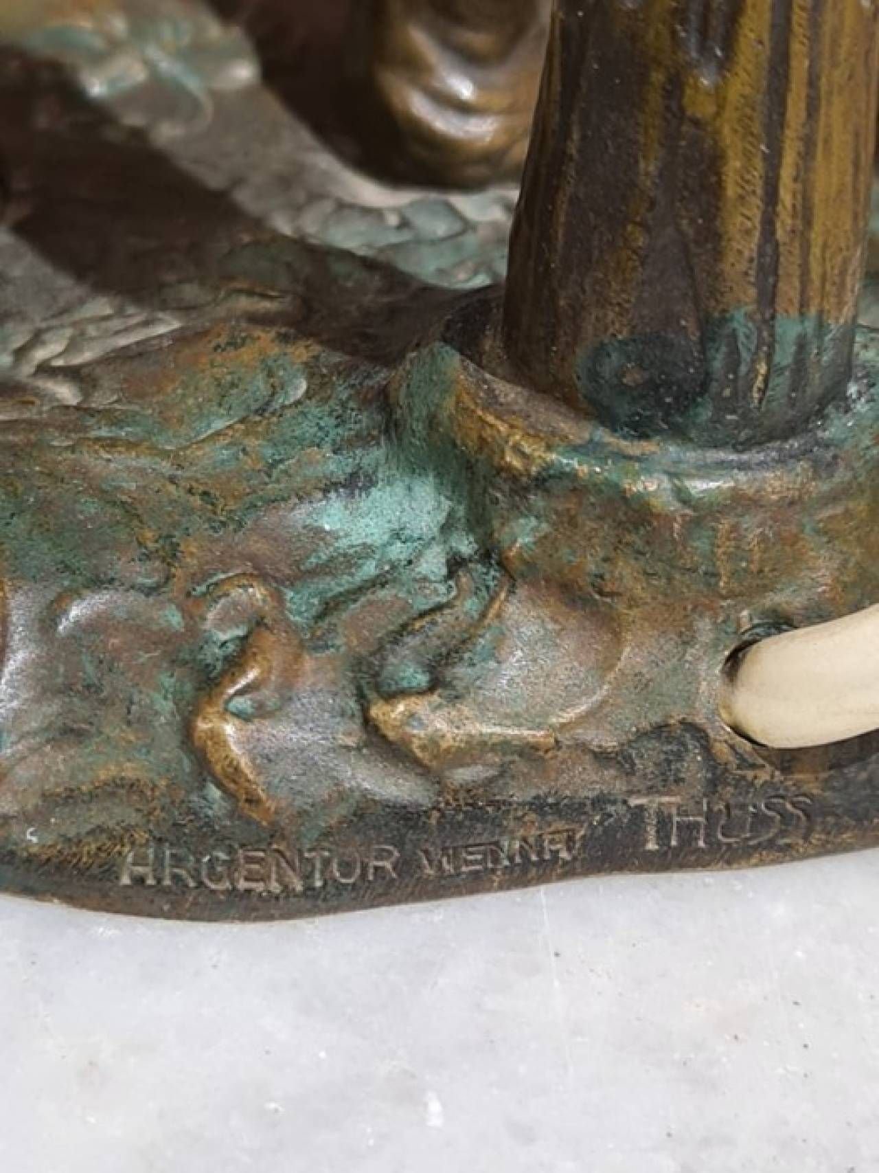 Lampa de masa din bronz patinat in 3 culori, ARGENTOR VINENNA, semnata