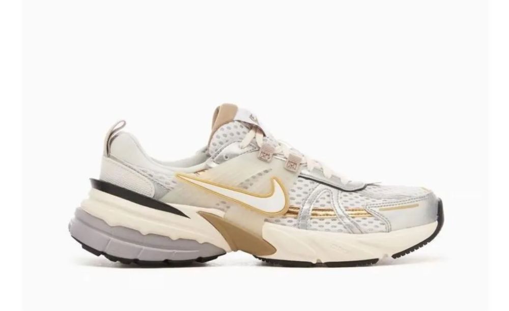 Чисто нови с кутия Nike v2k Run 39 номер