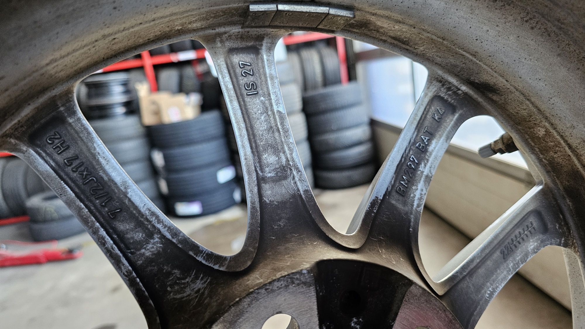 Jante originale BMW G30 31  cu anvelope 225 55 17 Bridgestone iarna