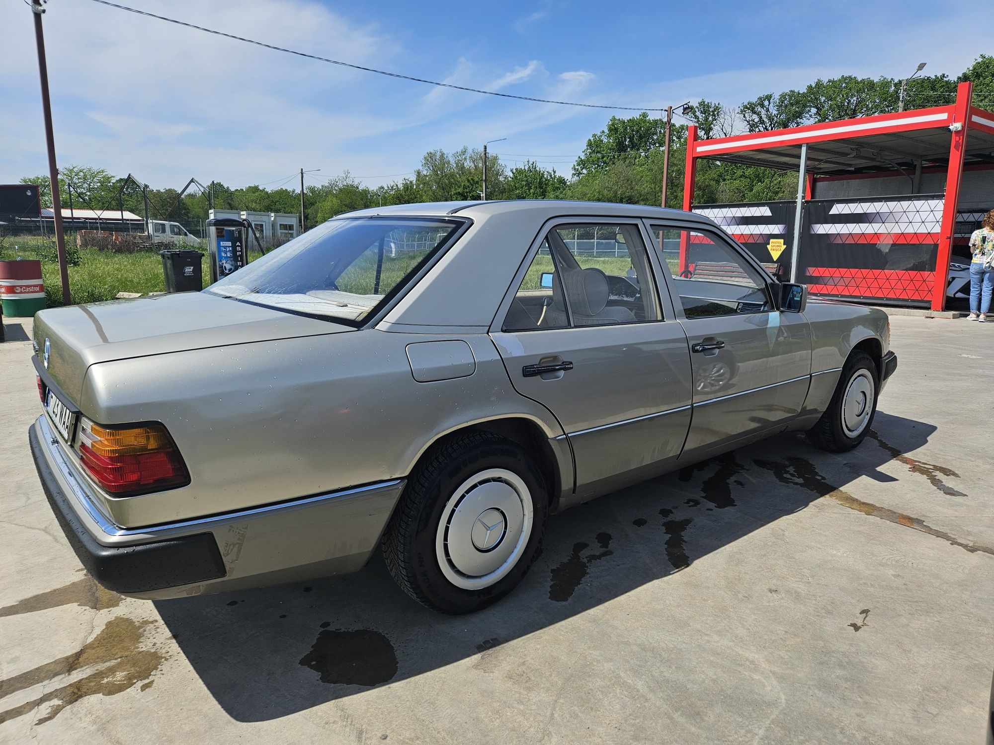 Mercedes w124 200E 1990 trapa interior crem pretabil retromobil