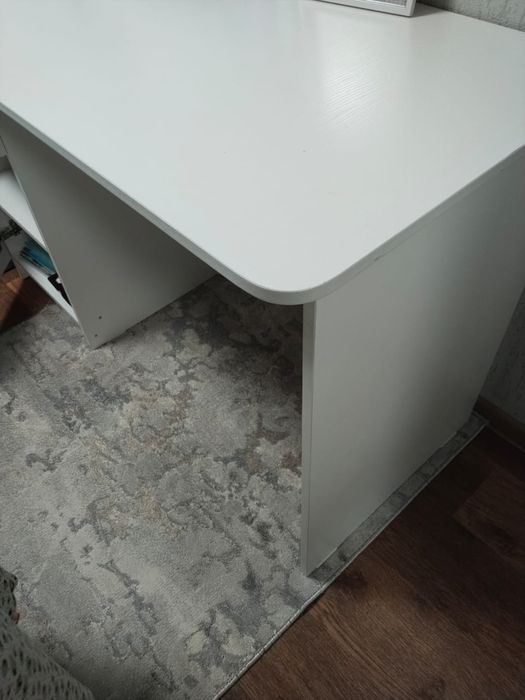 Продаётся письменный стол