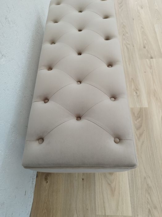 Vând bancheta tapițata catifea crem băncuță cu model chesterfield