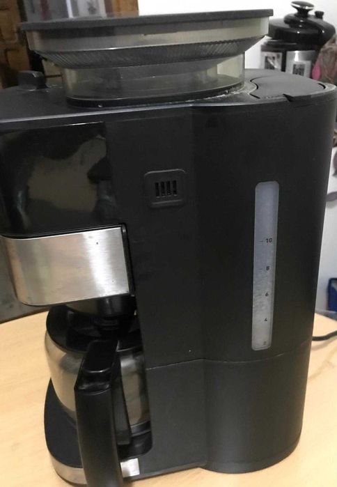 Vand cafetiera Krups cu rasnita