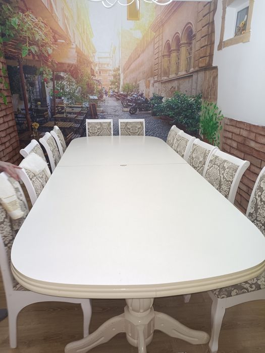 Продается стол без стульев