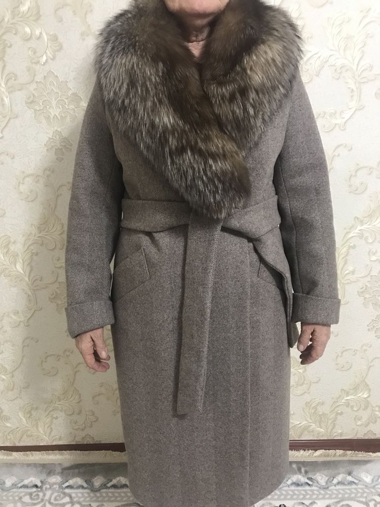 Женская пальто 48 размер.