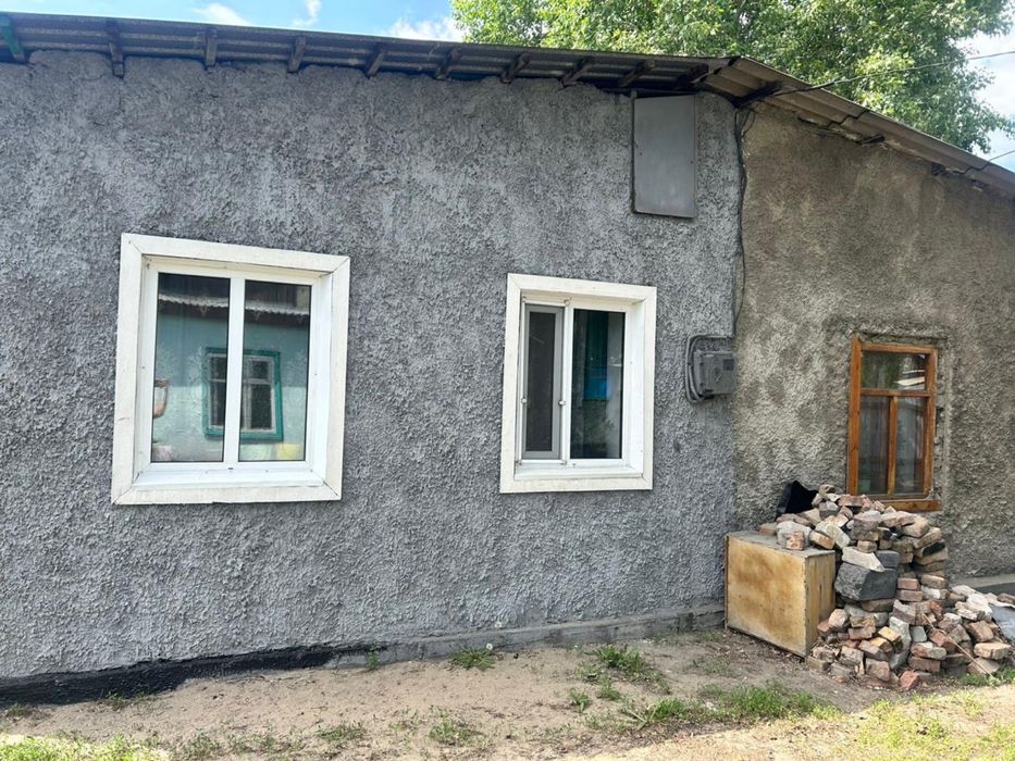 Продам дом    1/4 часть  дома рядом находится. Школа , садик, магащин.