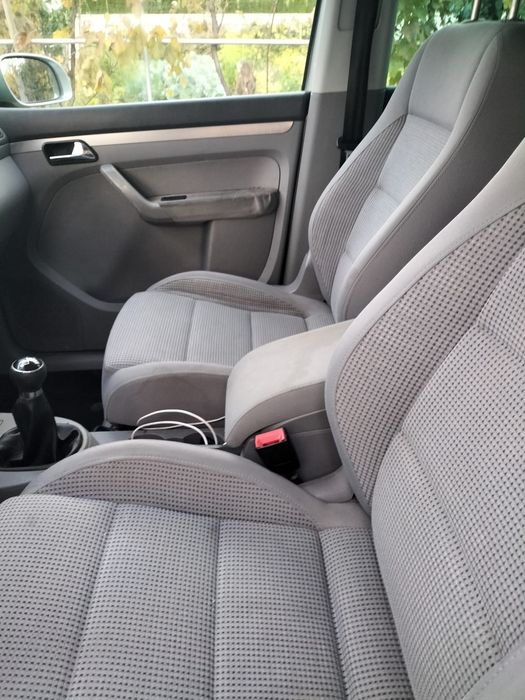 Volkswagen Touran 2.0 TDI (140 CP) – 2006 – 251.000 km – 2.500 €