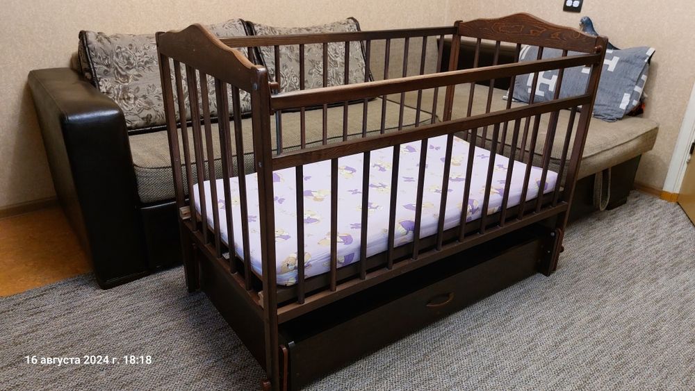 Продам детскую кроватку