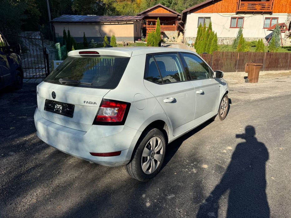 Vand SKODA FABIA 3 facelift 999benzina 2018 usor avariat 4600e Fix