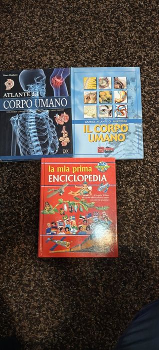 Atlase corpul uman și o enciclopedia în limba italiană
