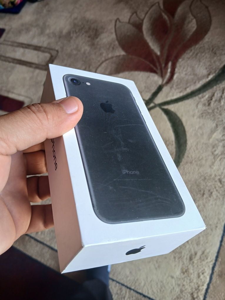 IPhone 7 сотилади