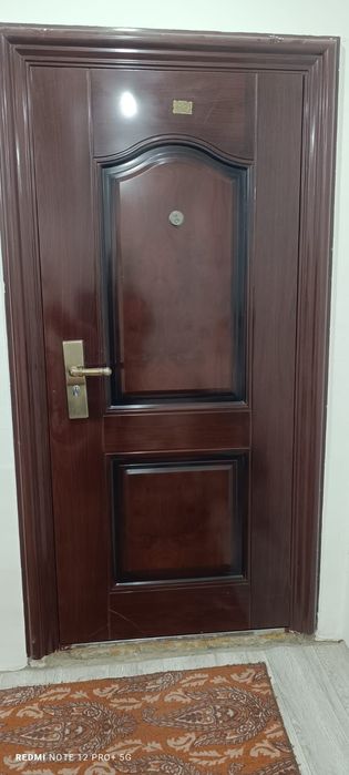 Продам входную железный дверь.