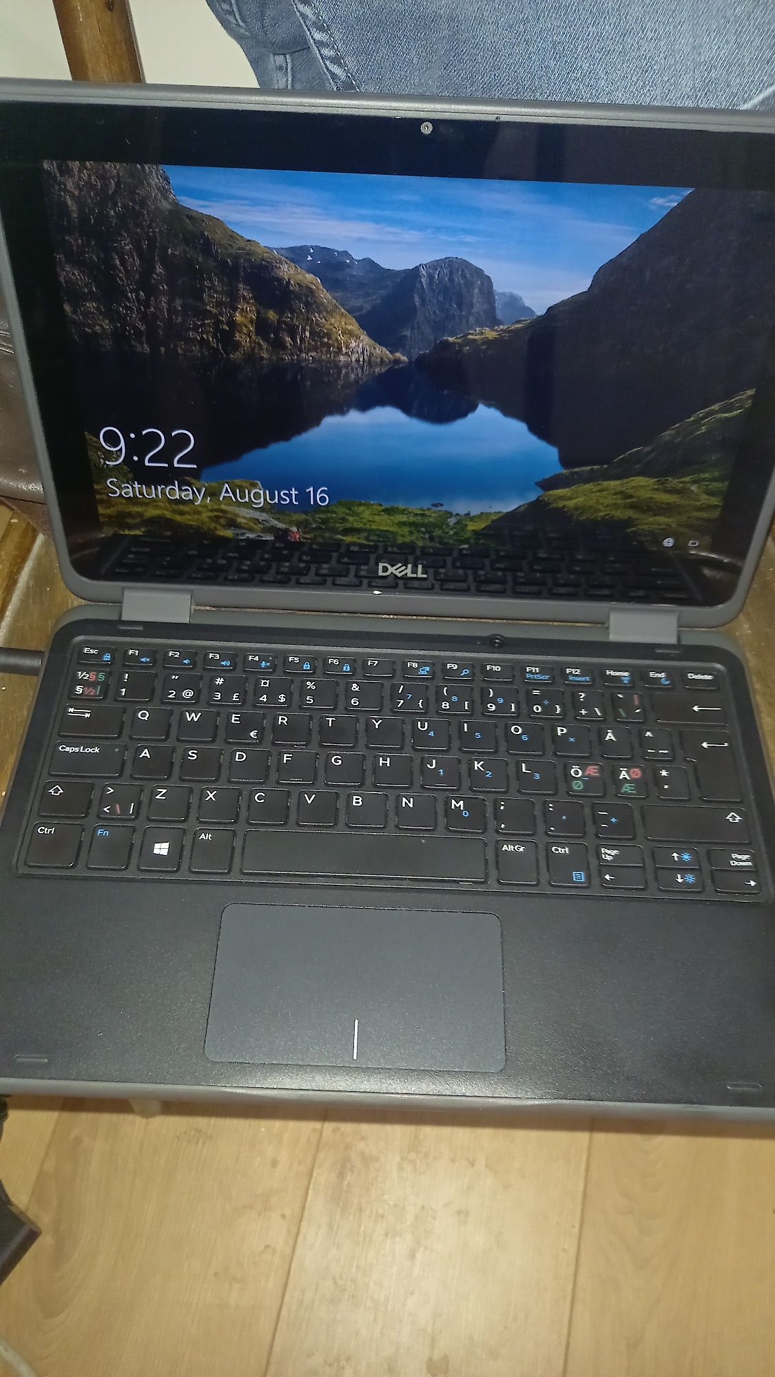 Лаптоп Dell 11.6 inches