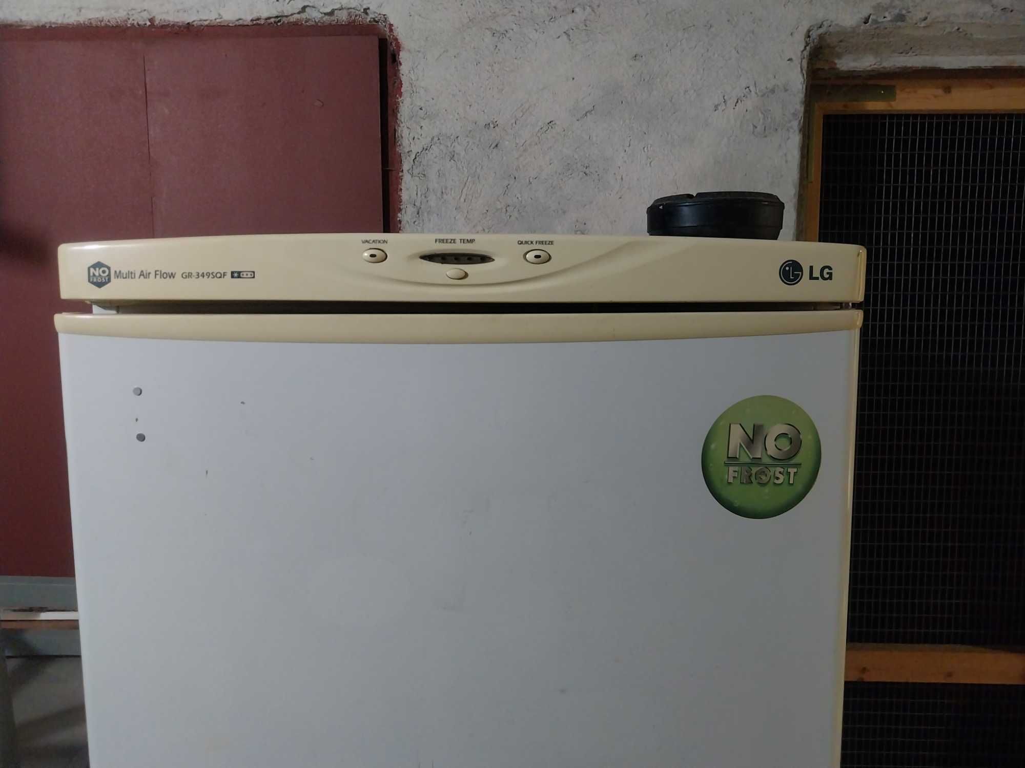 Продавам хладилник в много добро състояние,марка LG