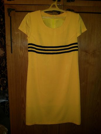 Платье    желтое. 46p.