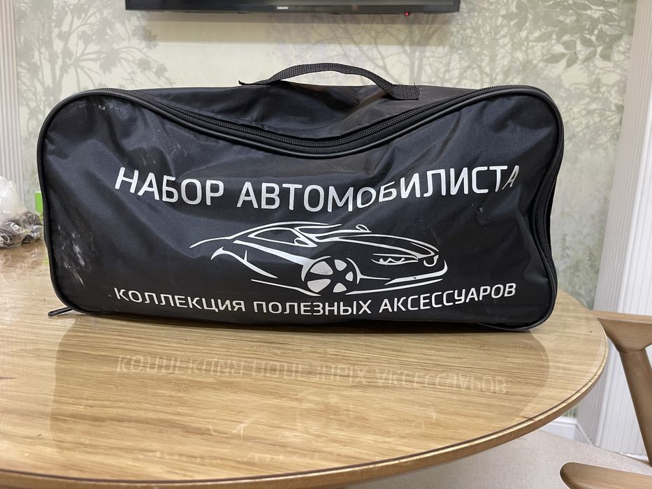 Продам два набора автомобилиста за дешево