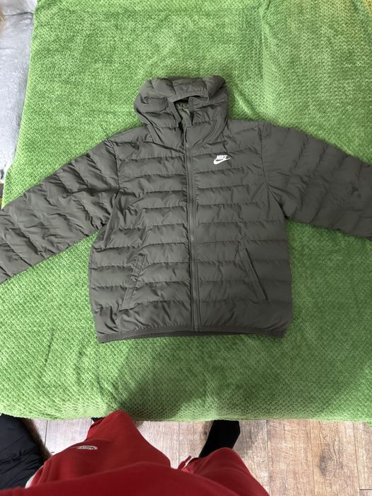 Продавам яке NIKE