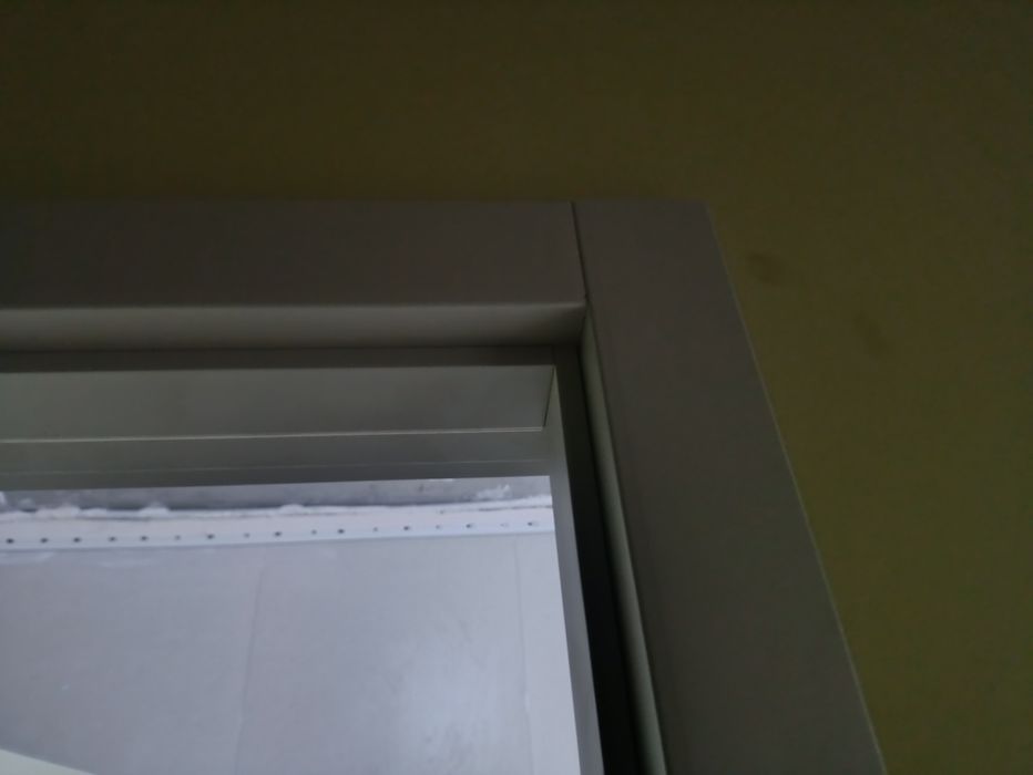 Установка межкомнатных дверей и плинтусов