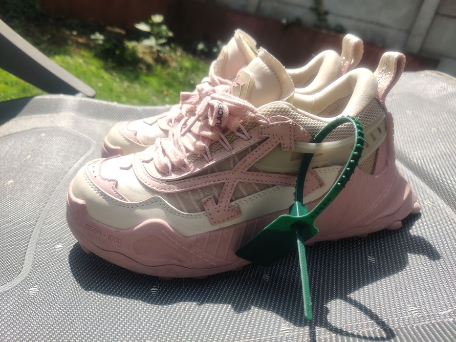 Se vinde Off-White Odsy Nr.40