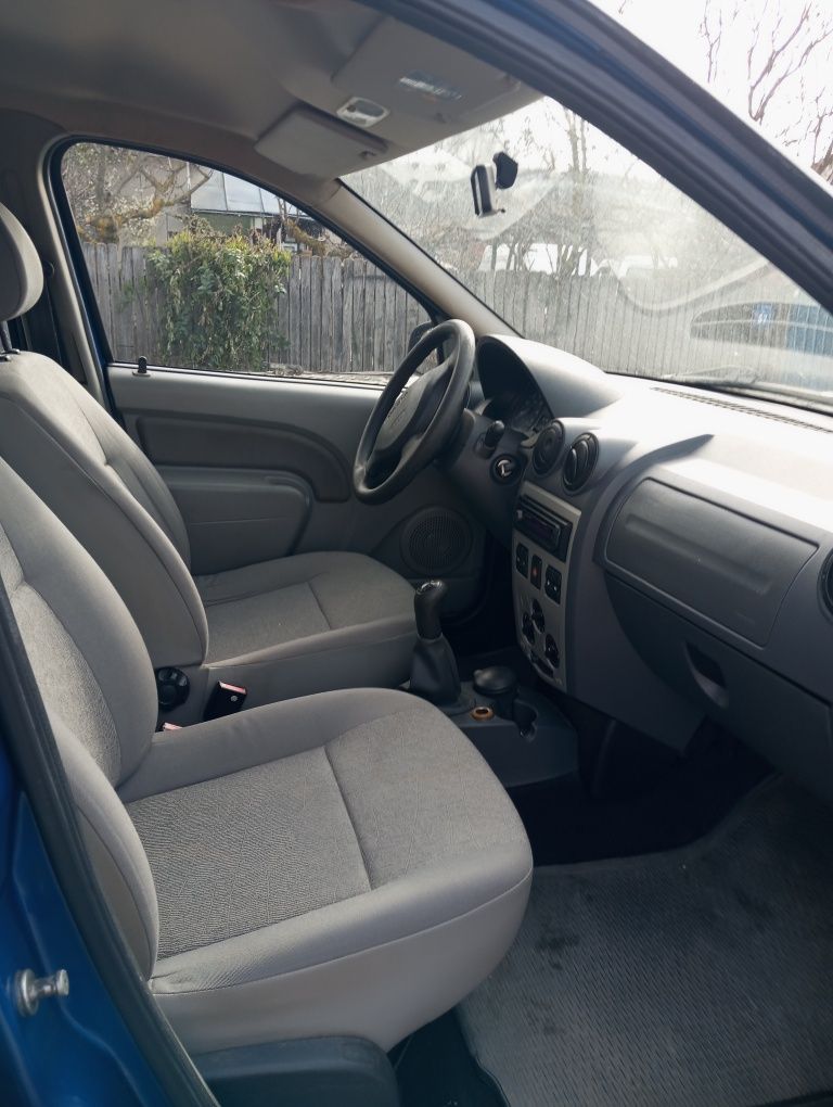 Vind Dacia Logan 1.4 benzina.An fabricație 2010