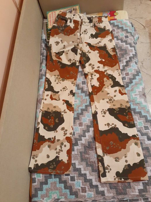 Камуфлажни дамски панталони