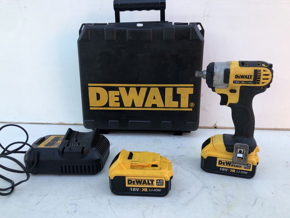 Masina de infiletant cu inpact DEWALT DCF 880