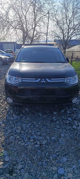Dezmembrez  Mitsubishi Outlander 3   2.3 DI-D  2013