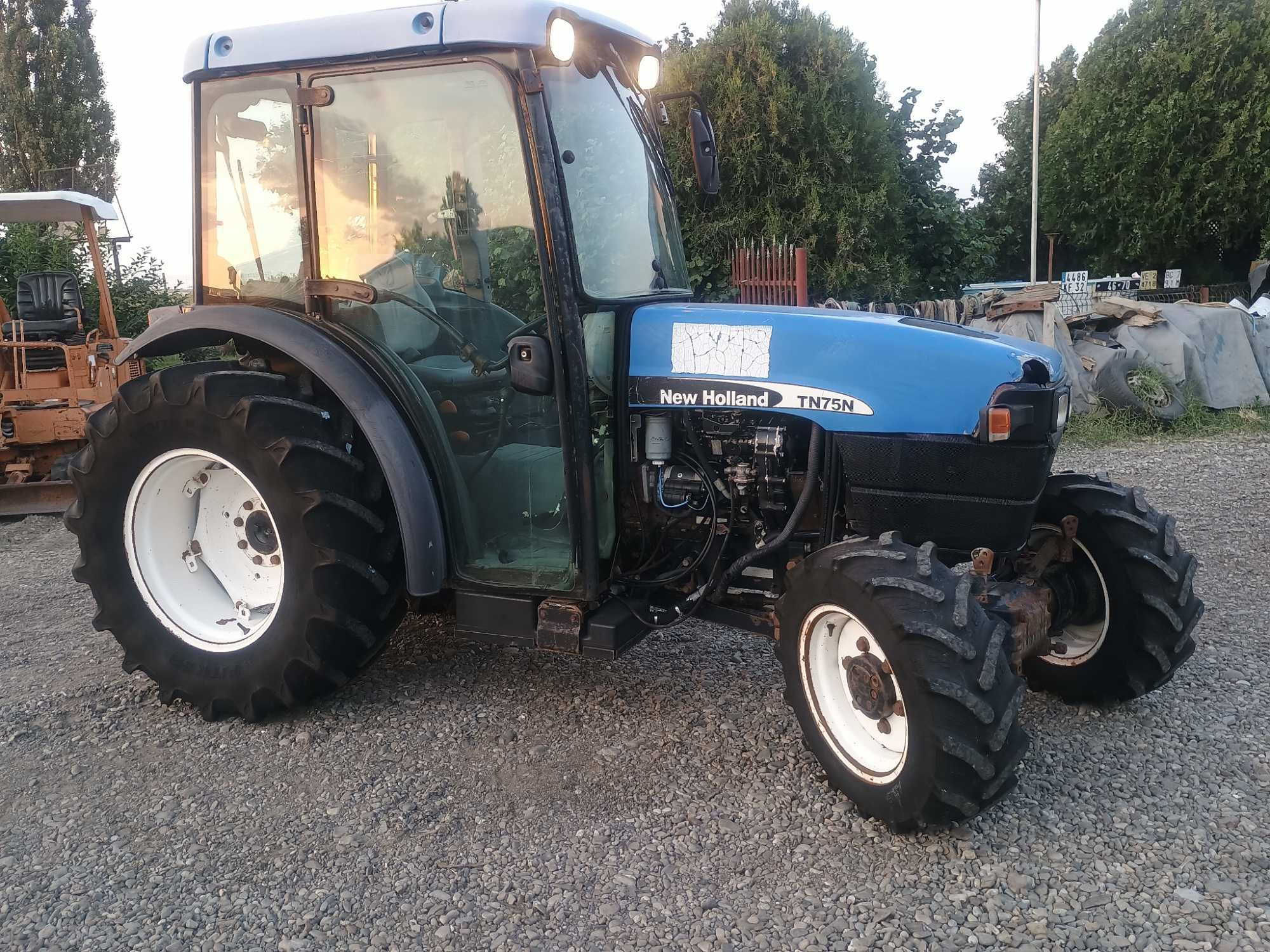 New Holland TN75