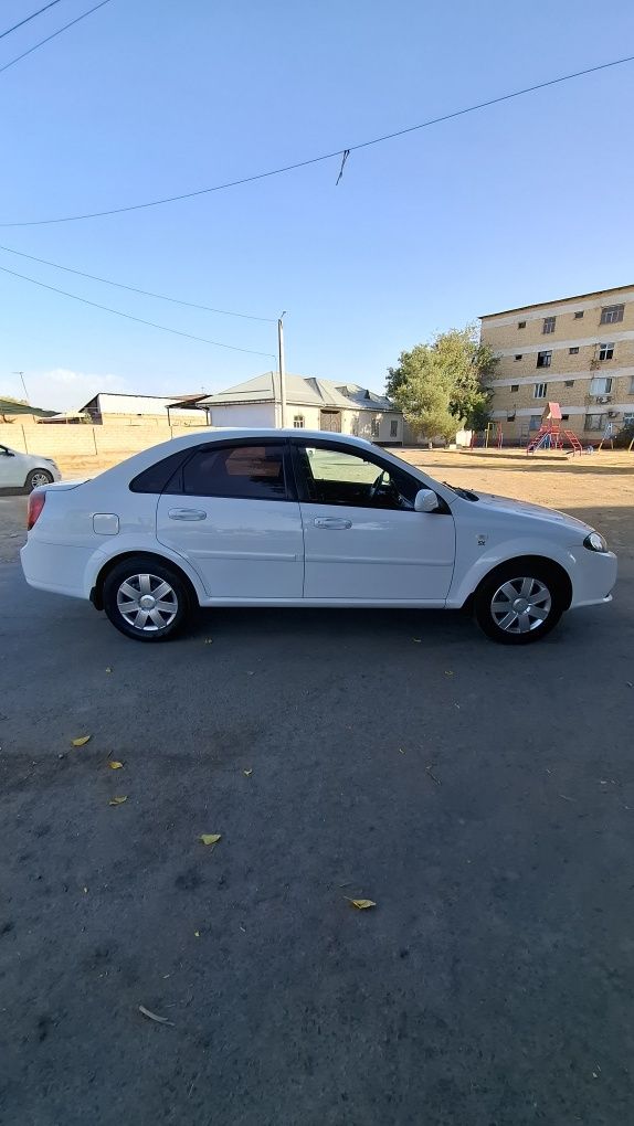 Lasetti. Jentra 1 pozitsiya