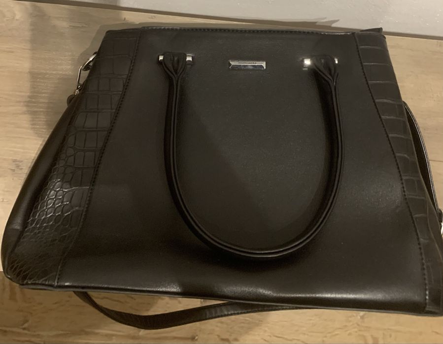 Vând Genti de damā