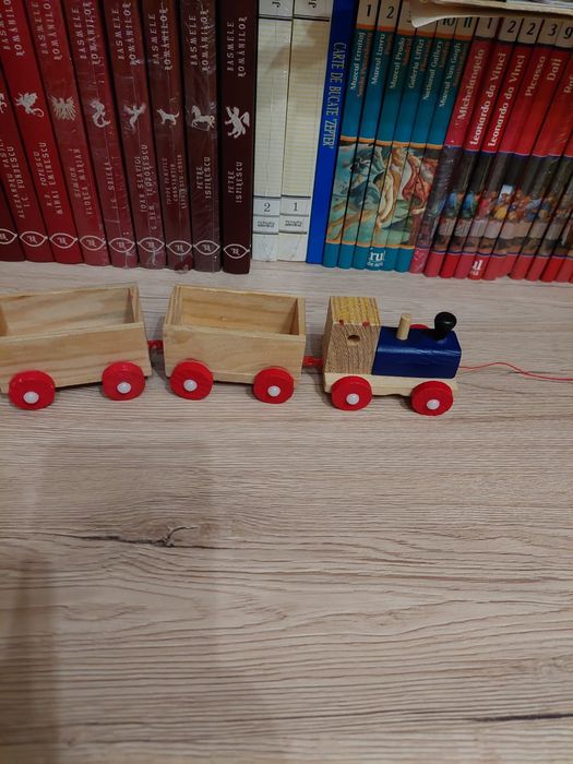 Vând jucărie trenuleț lemn