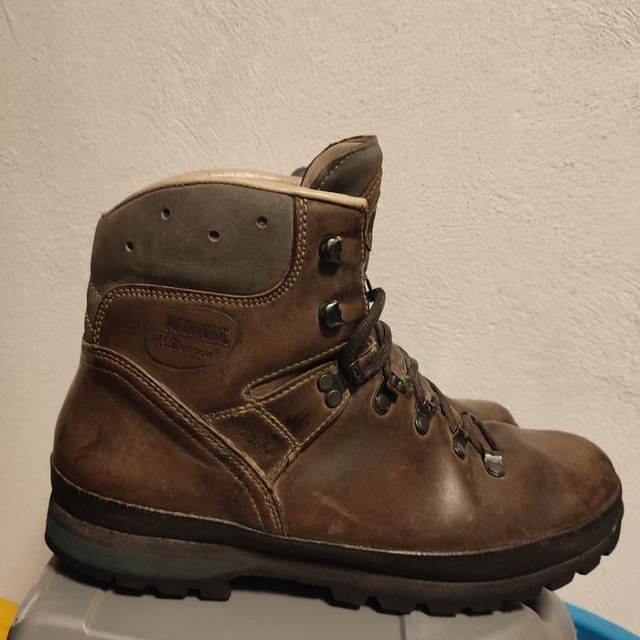 Ghete Nr 44 Meindl Borneo bocanci