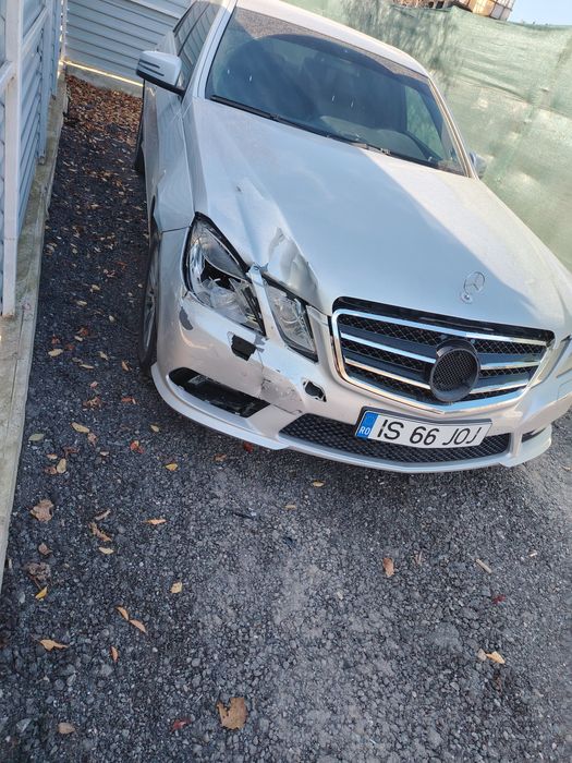 Mercedes E220 170cp usor avariat!