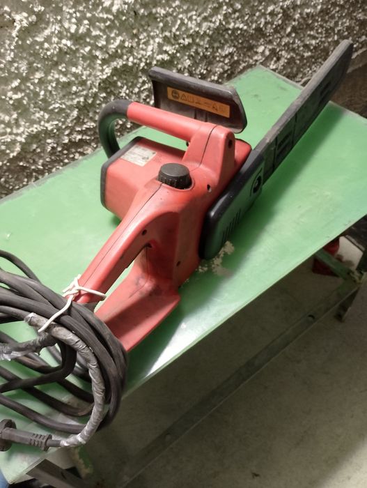 Електрическа машинка за дърва.