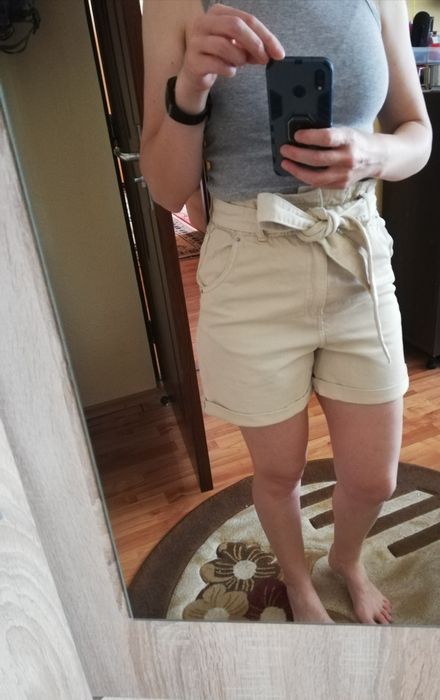 Pantaloni scurți bej talie înaltă H&M, Noi, S
