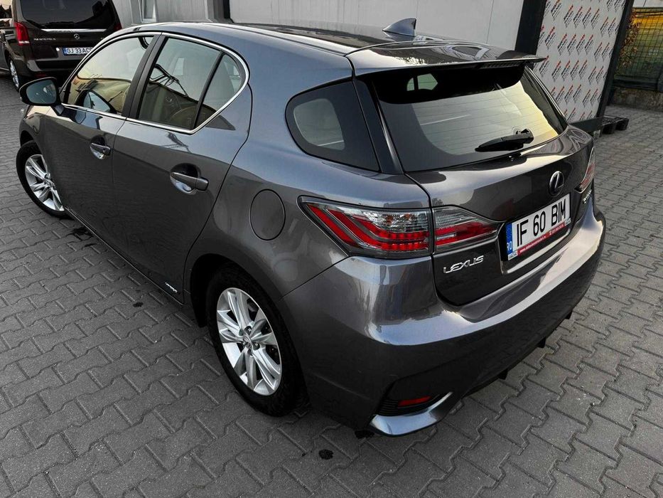Lexus CT hibrid, piele crem, stare foarte buna.