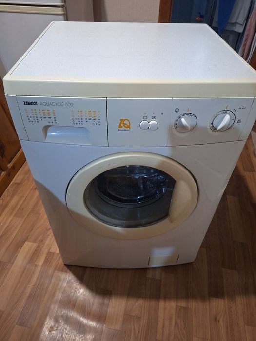 Стиральная машина в рабочем состоянии .