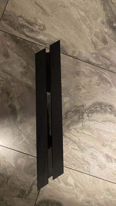 Vand ps4 vatianta fat + jocuri. Predare personala in Carligele jud. Vn