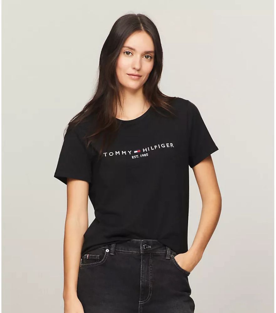 В продаже футболки, лонгсливы с официального сайта США