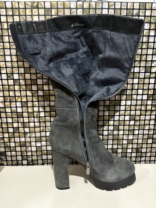 Продаю зимние сапоги