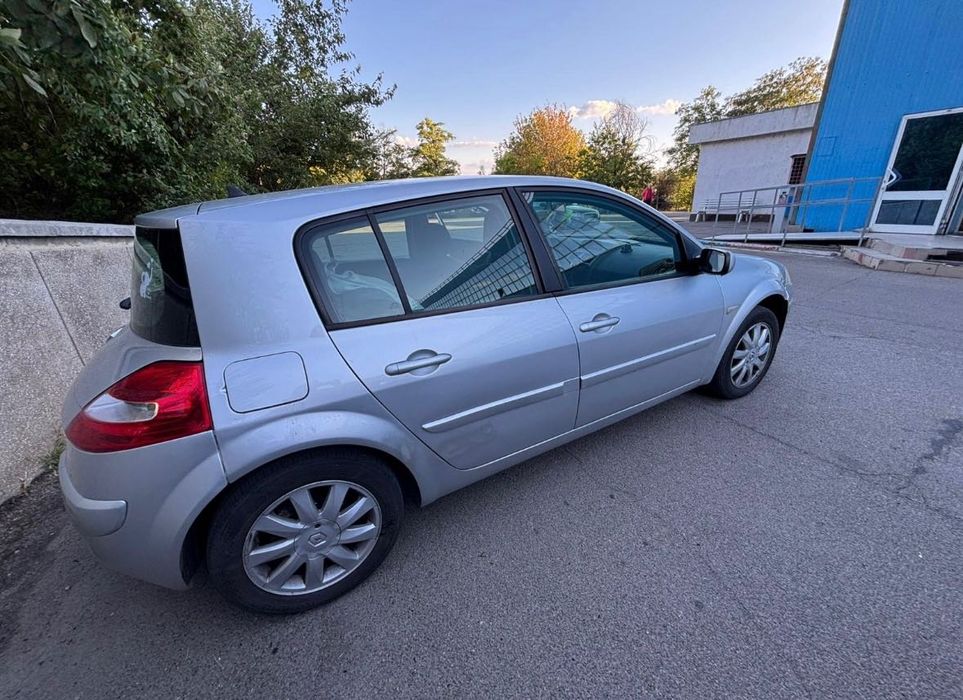 Se vinde mașină marca Renault